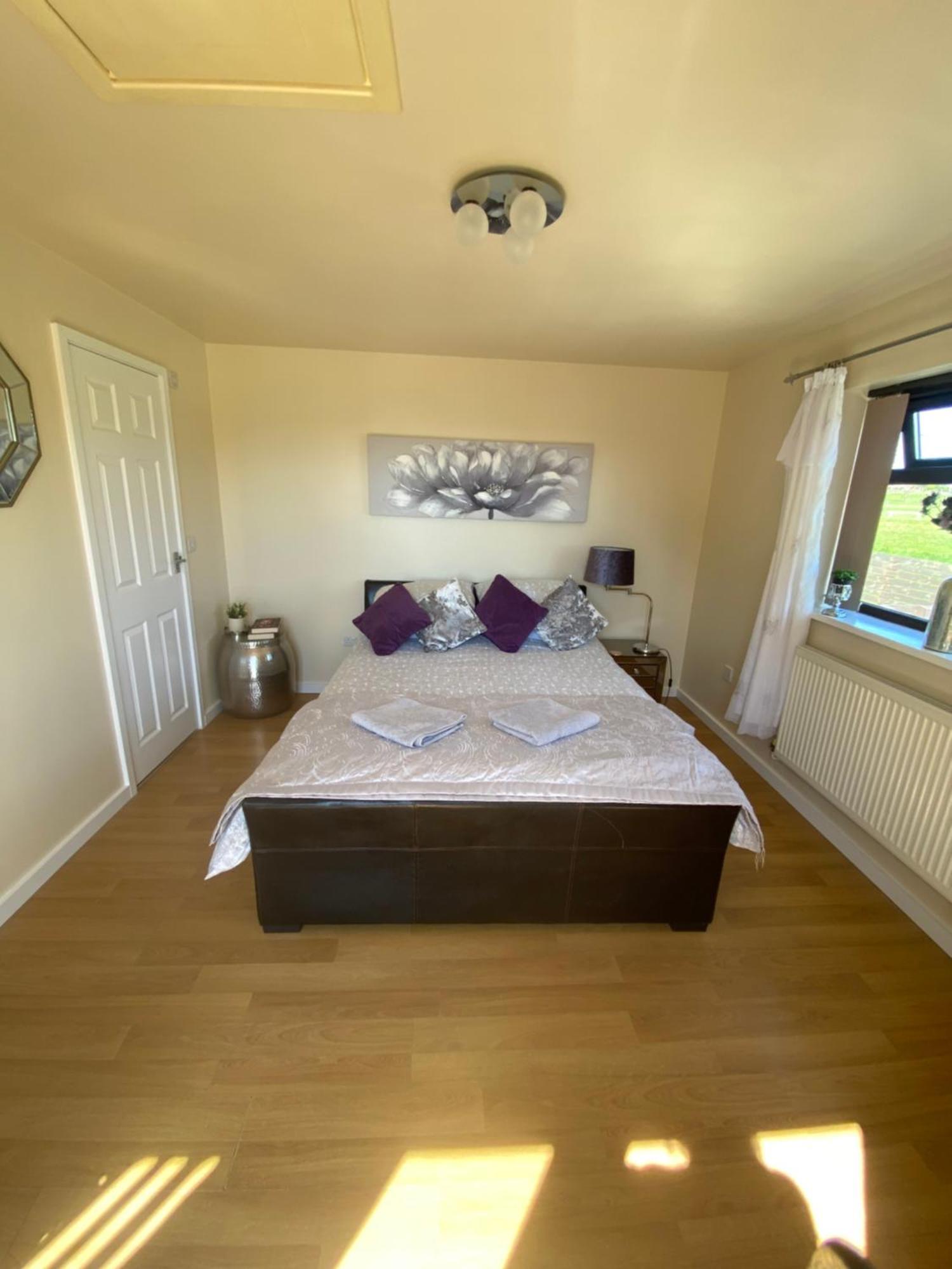 Carol's Place Near Porthcawl, Margam Park, 3mins To M4 *