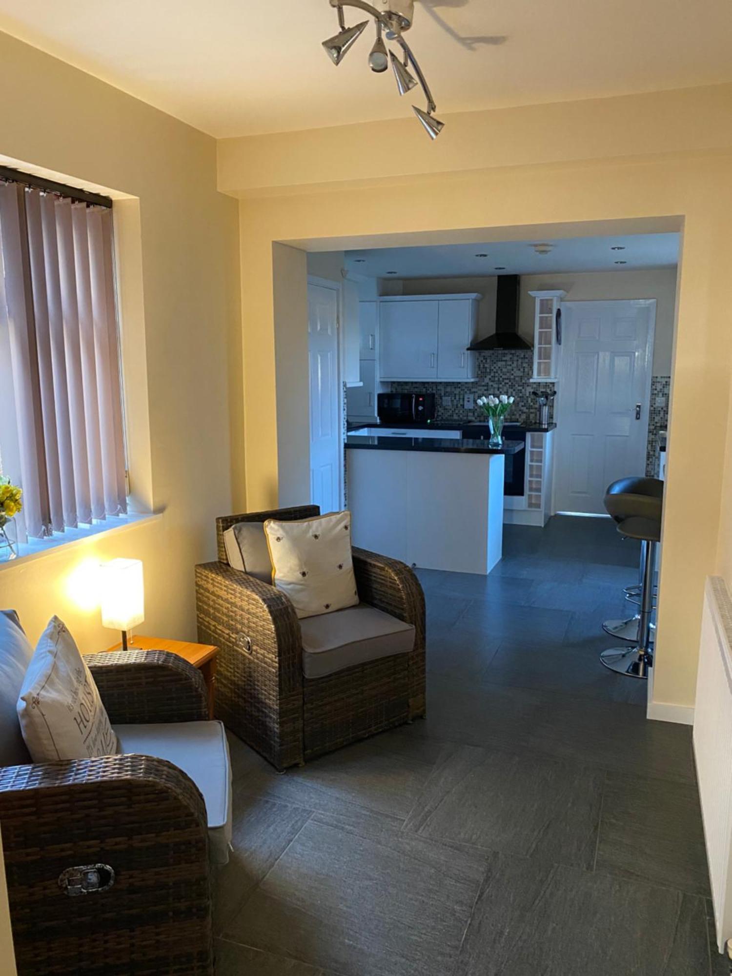 Carol's Place Near Porthcawl, Margam Park, 3mins To M4